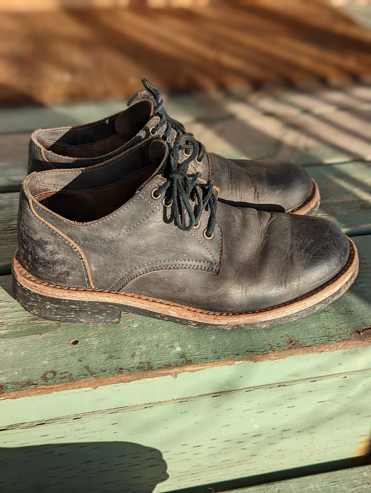 Photo by patinathunderdome on February 5, 2022 of the Oak Street Bootmakers Trench Oxford in Seidel Carbon Bark Veg Retan.