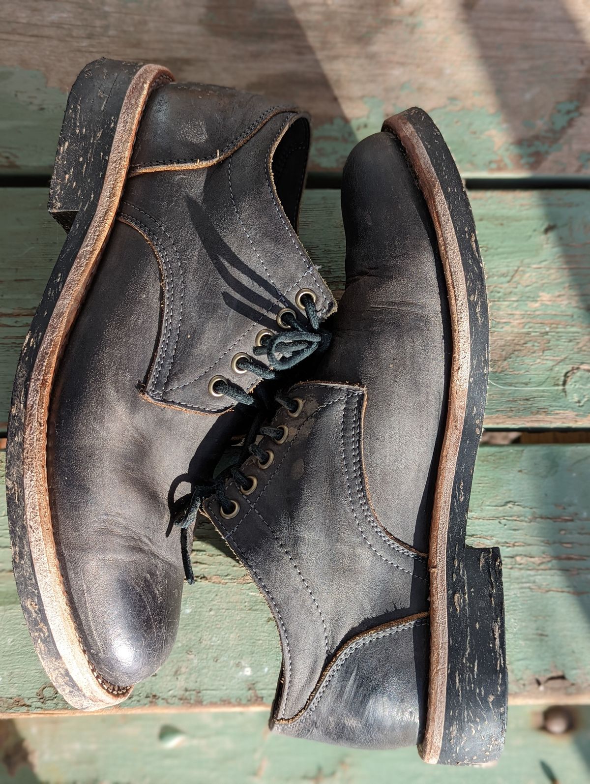 Photo by patinathunderdome on February 5, 2022 of the Oak Street Bootmakers Trench Oxford in Seidel Carbon Bark Veg Retan.