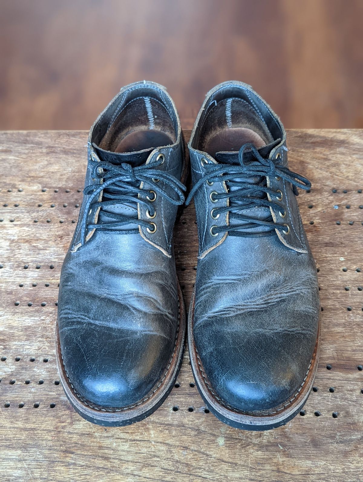 Photo by patinathunderdome on March 4, 2022 of the Oak Street Bootmakers Trench Oxford in Seidel Carbon Bark Veg Retan.