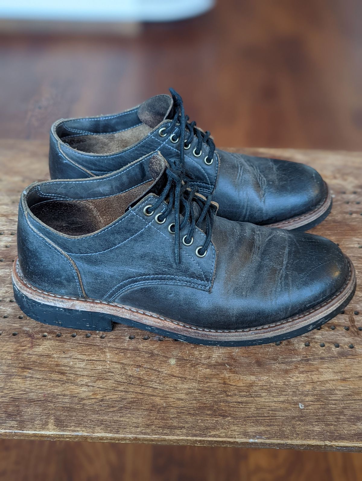 Photo by patinathunderdome on March 4, 2022 of the Oak Street Bootmakers Trench Oxford in Seidel Carbon Bark Veg Retan.