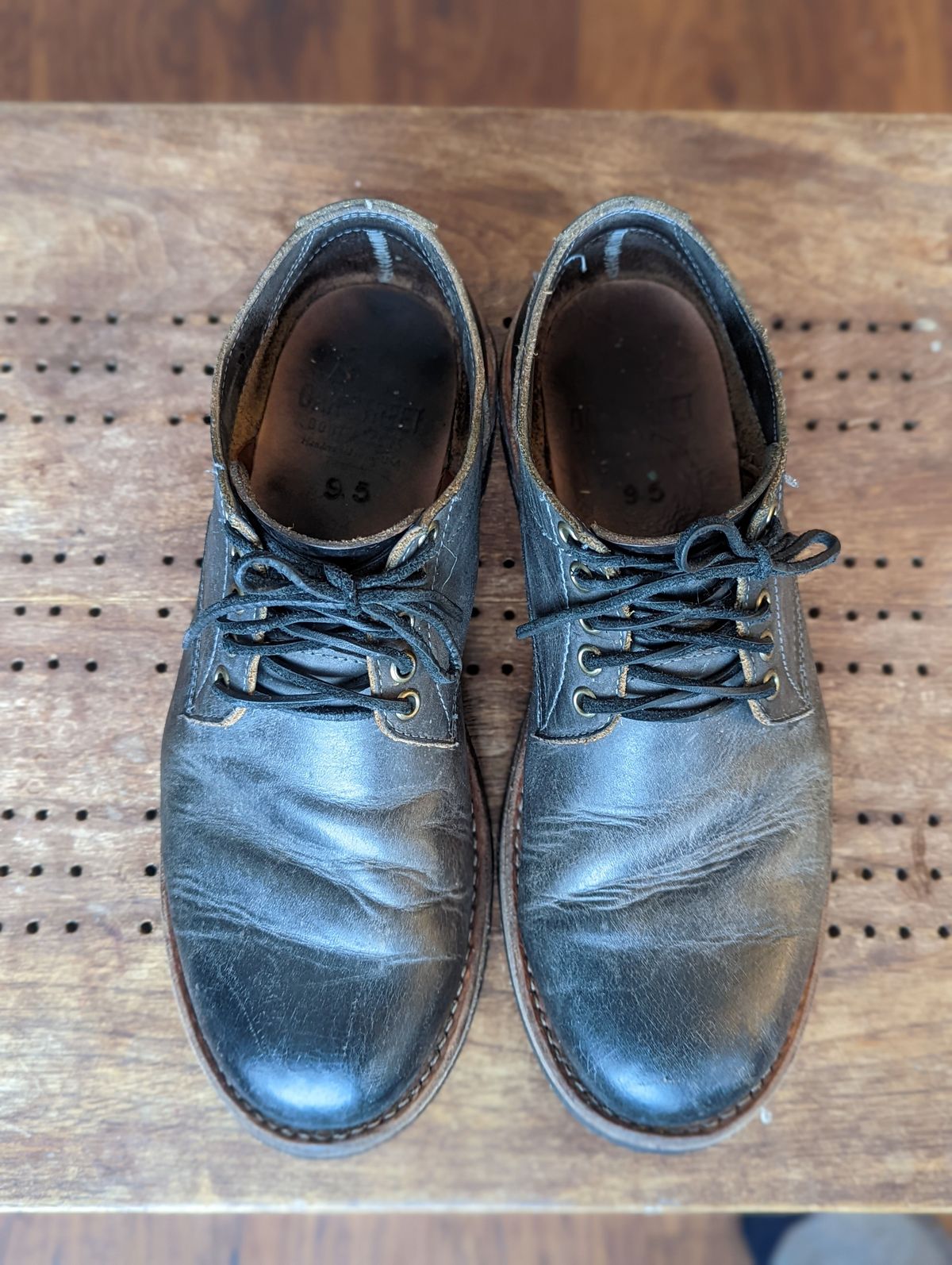 Photo by patinathunderdome on March 4, 2022 of the Oak Street Bootmakers Trench Oxford in Seidel Carbon Bark Veg Retan.