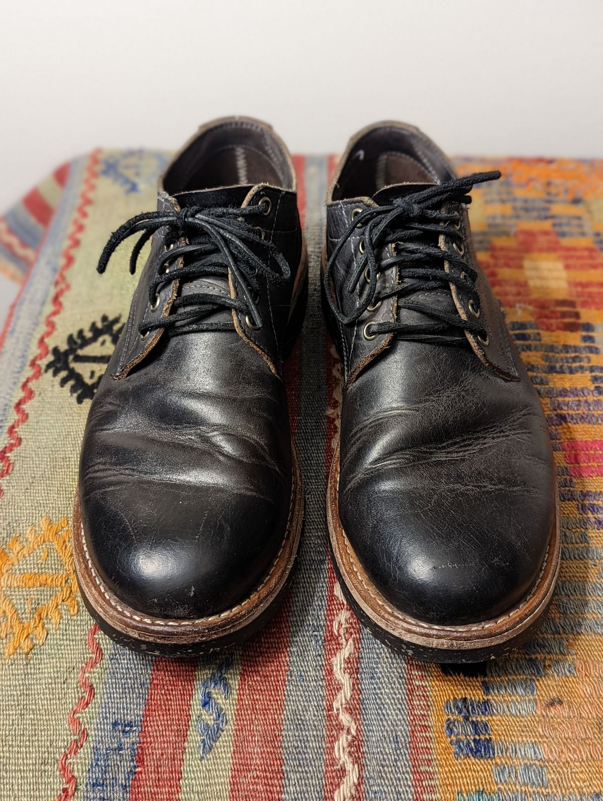 Photo by patinathunderdome on April 5, 2022 of the Oak Street Bootmakers Trench Oxford in Seidel Carbon Bark Veg Retan.