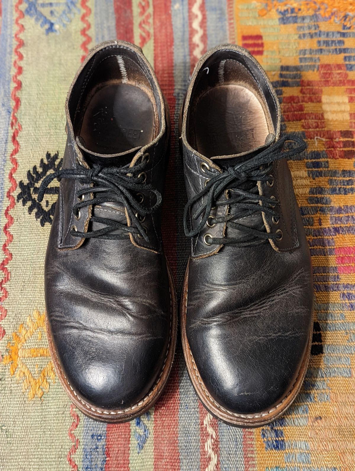 Photo by patinathunderdome on April 5, 2022 of the Oak Street Bootmakers Trench Oxford in Seidel Carbon Bark Veg Retan.