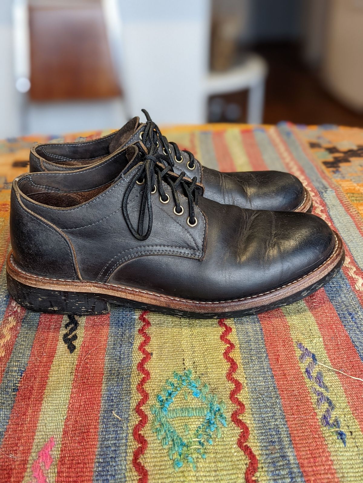 Photo by patinathunderdome on May 2, 2022 of the Oak Street Bootmakers Trench Oxford in Seidel Carbon Bark Veg Retan.