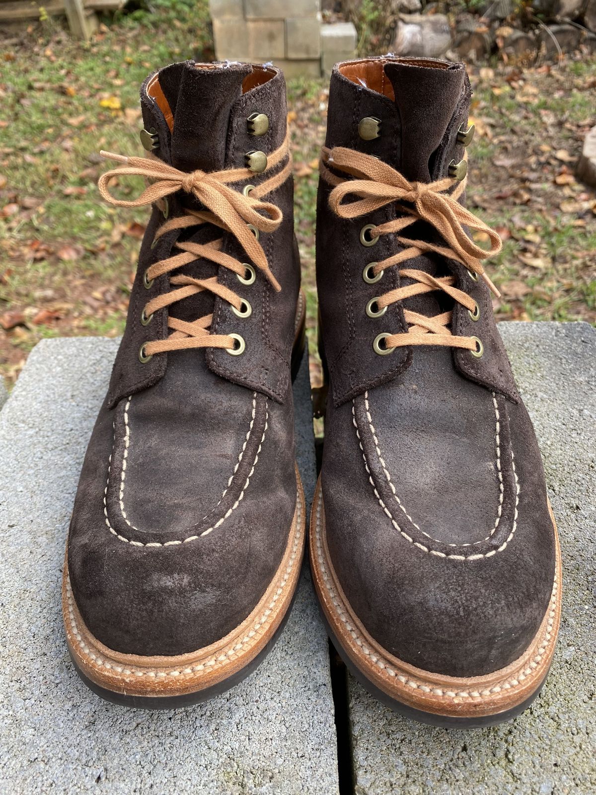 Photo by patinathunderdome on November 3, 2021 of the Grant Stone Brass Boot in C.F. Stead Earth Waxy Commander Suede.