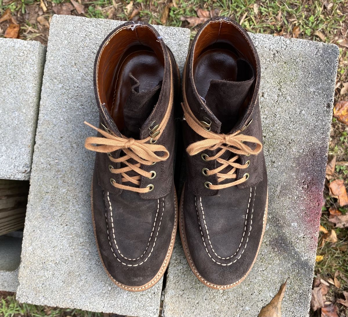 Photo by patinathunderdome on November 3, 2021 of the Grant Stone Brass Boot in C.F. Stead Earth Waxy Commander Suede.