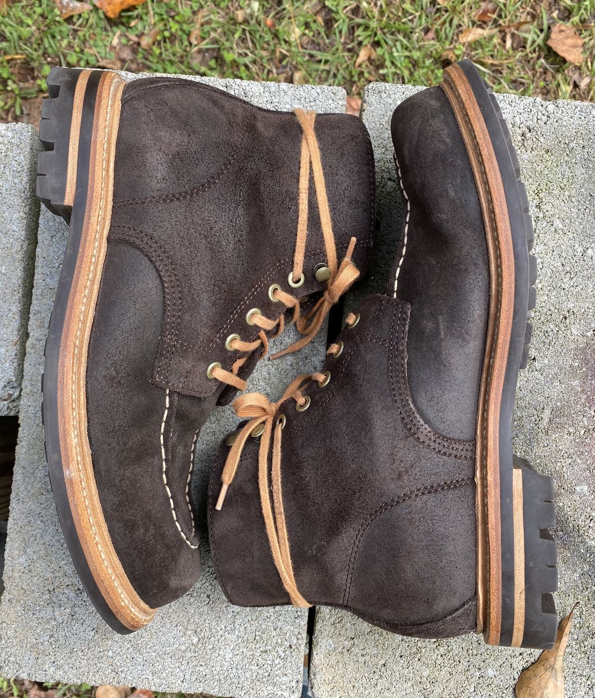 Photo by patinathunderdome on November 3, 2021 of the Grant Stone Brass Boot in C.F. Stead Earth Waxy Commander Suede.