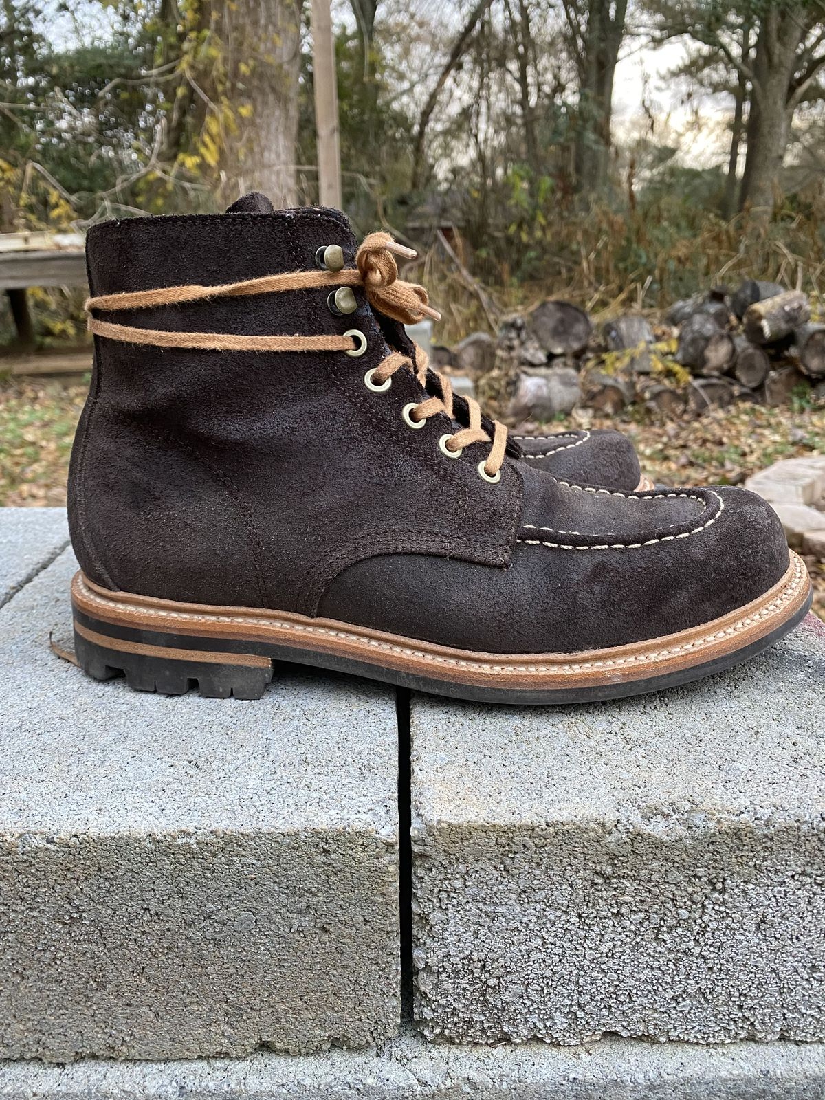 Photo by patinathunderdome on December 5, 2021 of the Grant Stone Brass Boot in C.F. Stead Earth Waxy Commander Suede.