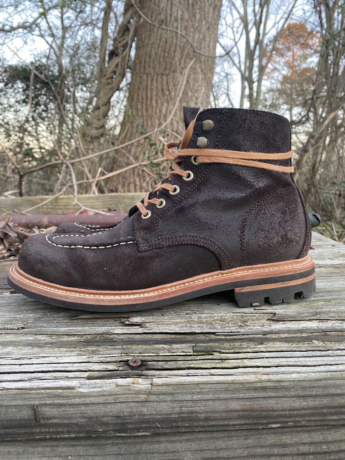 Photo by patinathunderdome on January 4, 2022 of the Grant Stone Brass Boot in C.F. Stead Earth Waxy Commander Suede.