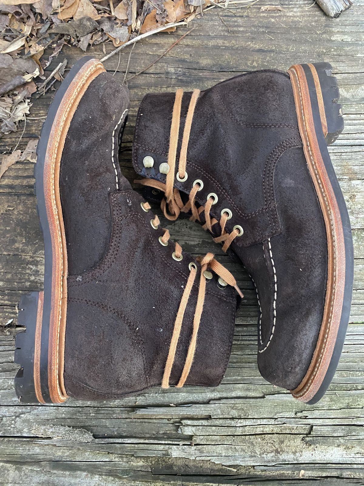 Photo by patinathunderdome on January 4, 2022 of the Grant Stone Brass Boot in C.F. Stead Earth Waxy Commander Suede.