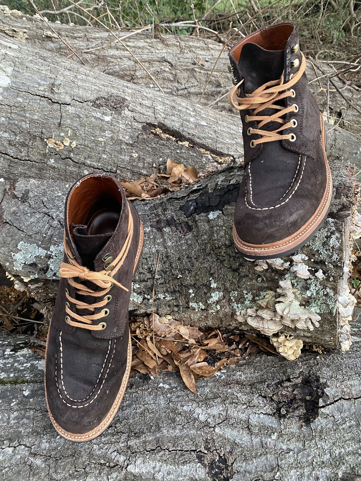 Photo by patinathunderdome on January 4, 2022 of the Grant Stone Brass Boot in C.F. Stead Earth Waxy Commander Suede.
