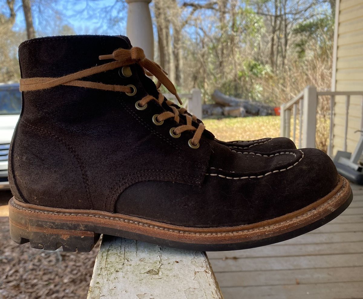 Photo by patinathunderdome on February 5, 2022 of the Grant Stone Brass Boot in C.F. Stead Earth Waxy Commander Suede.