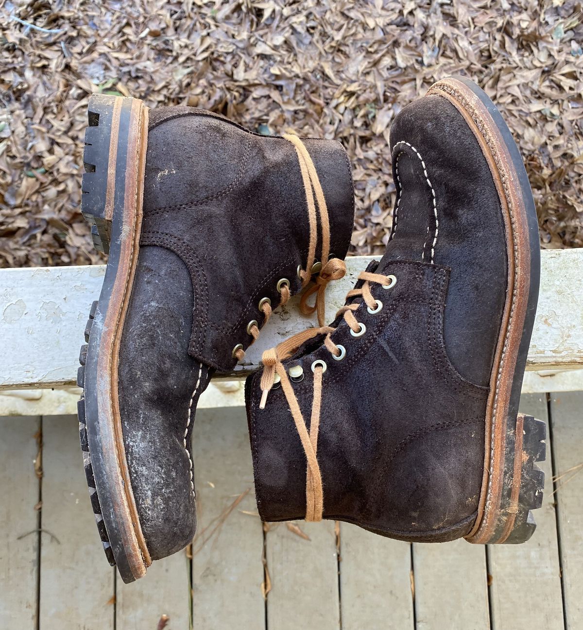 Photo by patinathunderdome on February 5, 2022 of the Grant Stone Brass Boot in C.F. Stead Earth Waxy Commander Suede.