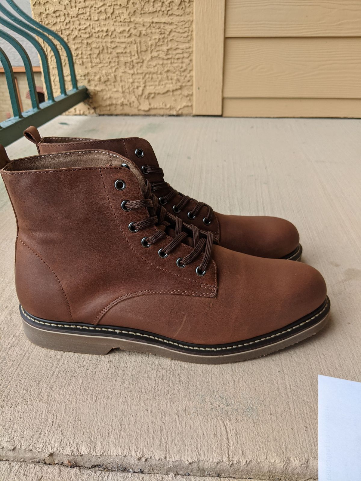Photo by patinathunderdome on September 30, 2021 of the Golden Fox 6" Boondocker Boots in Fudge Crazy Horse.