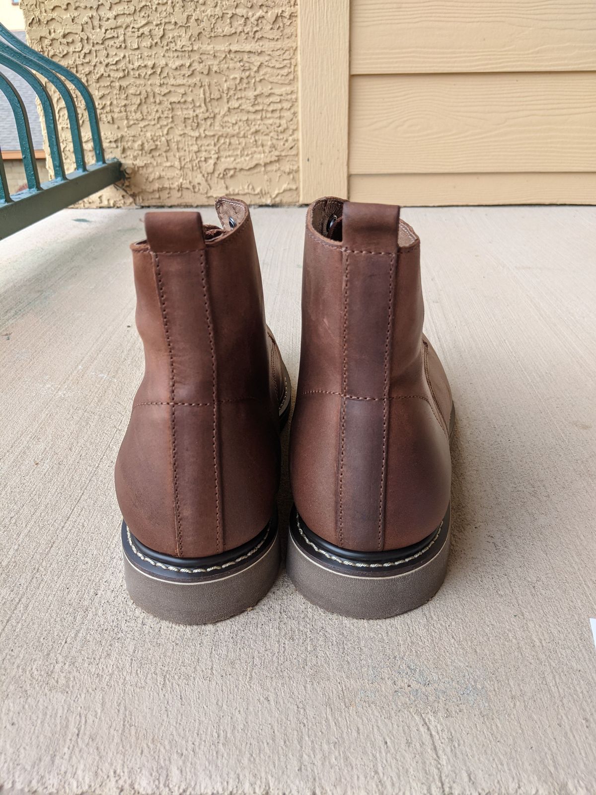 Photo by patinathunderdome on September 30, 2021 of the Golden Fox 6" Boondocker Boots in Fudge Crazy Horse.