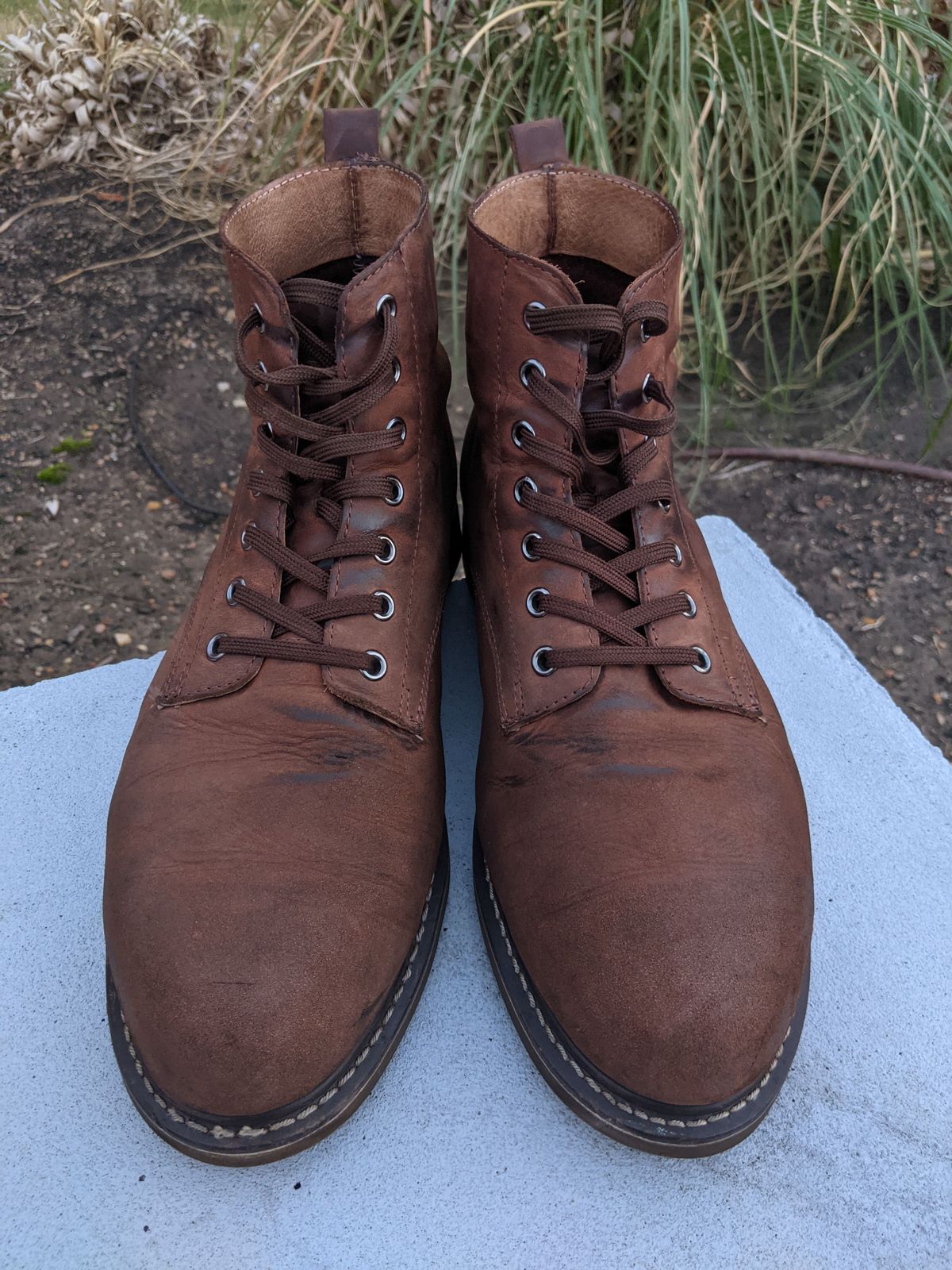 Photo by patinathunderdome on December 5, 2021 of the Golden Fox 6" Boondocker Boots in Fudge Crazy Horse.