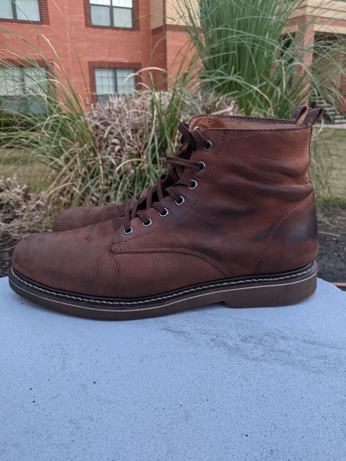 Photo by patinathunderdome on December 5, 2021 of the Golden Fox 6" Boondocker Boots in Fudge Crazy Horse.