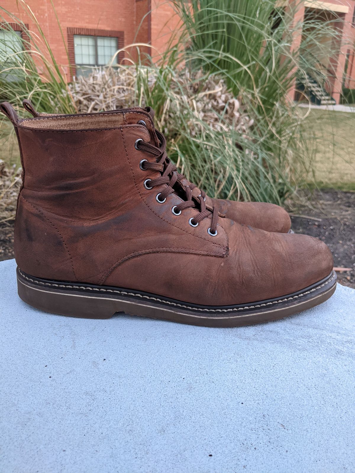 Photo by patinathunderdome on December 5, 2021 of the Golden Fox 6" Boondocker Boots in Fudge Crazy Horse.