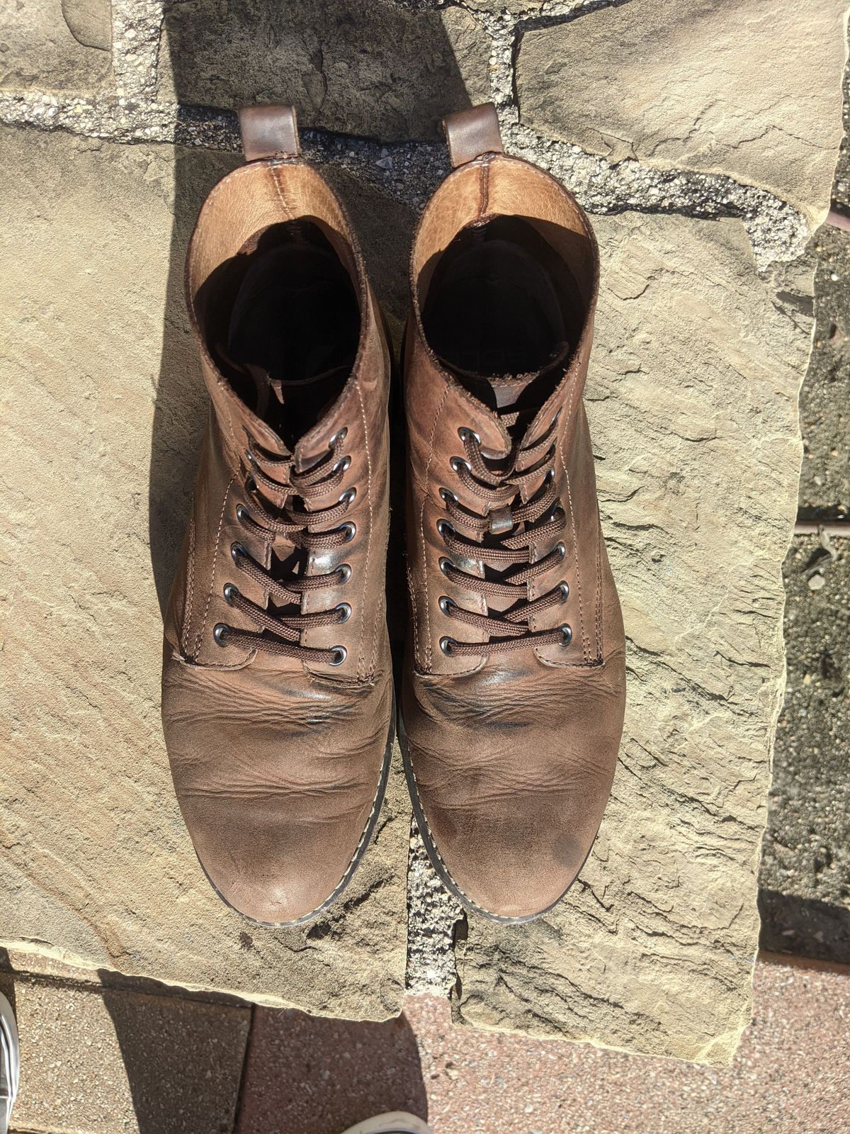 Photo by patinathunderdome on January 5, 2022 of the Golden Fox 6" Boondocker Boots in Fudge Crazy Horse.