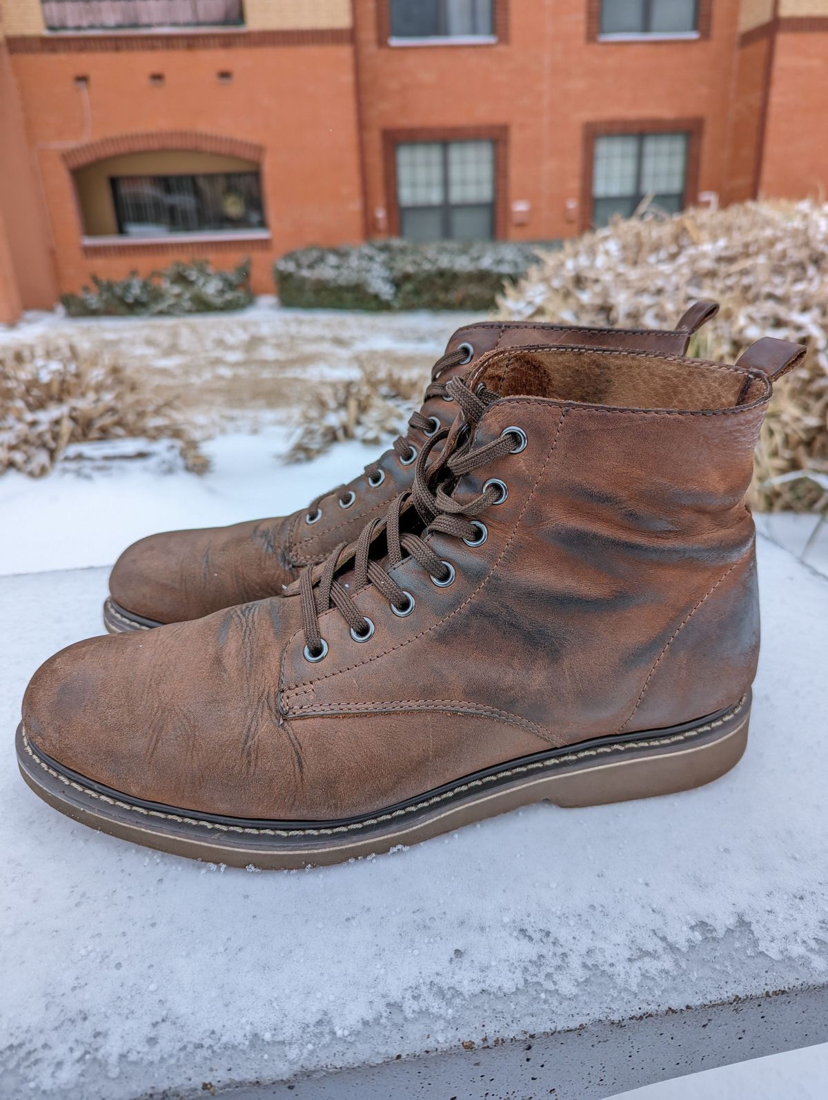Photo by patinathunderdome on February 5, 2022 of the Golden Fox 6" Boondocker Boots in Fudge Crazy Horse.