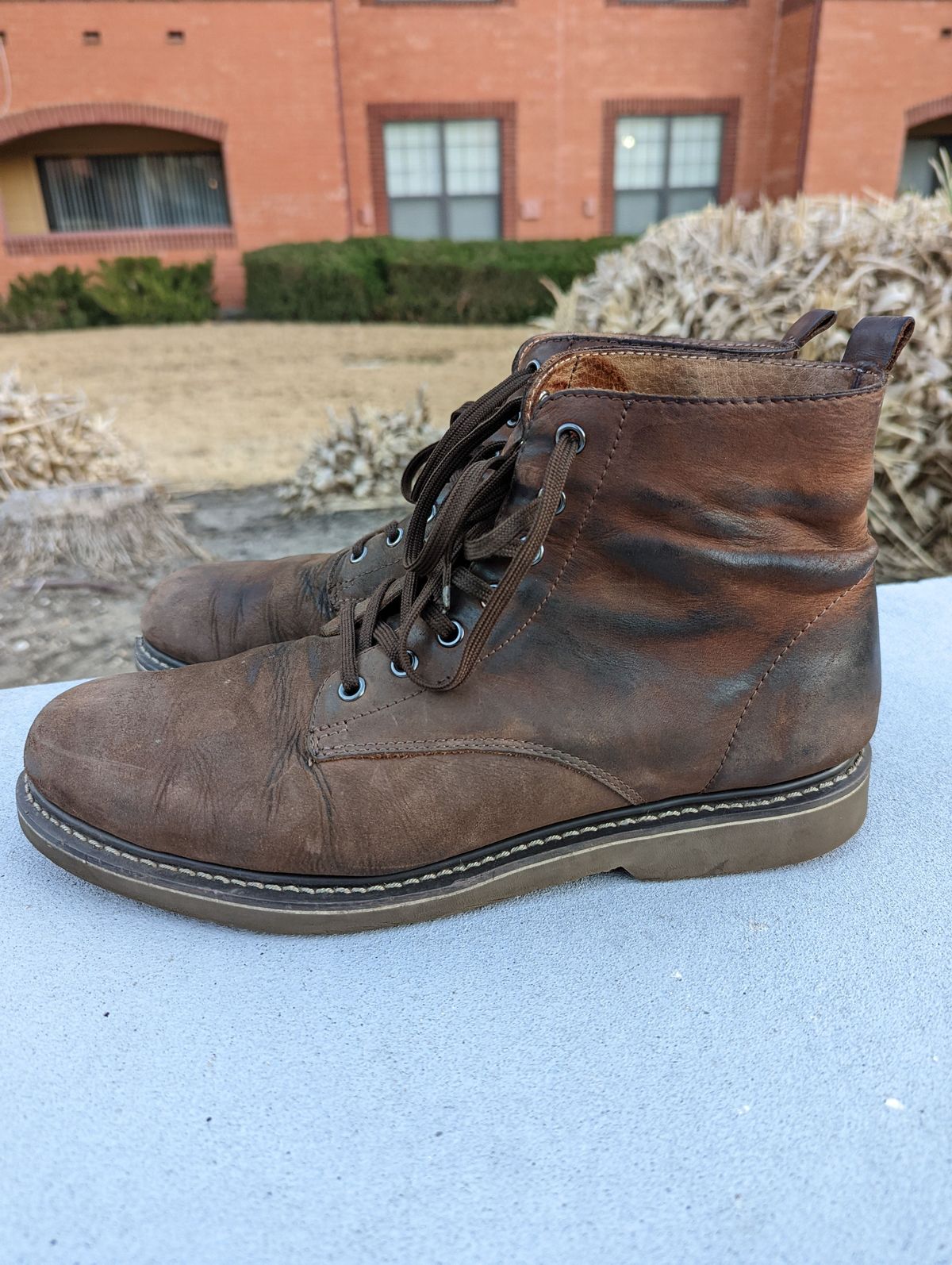 Photo by patinathunderdome on March 6, 2022 of the Golden Fox 6" Boondocker Boots in Fudge Crazy Horse.