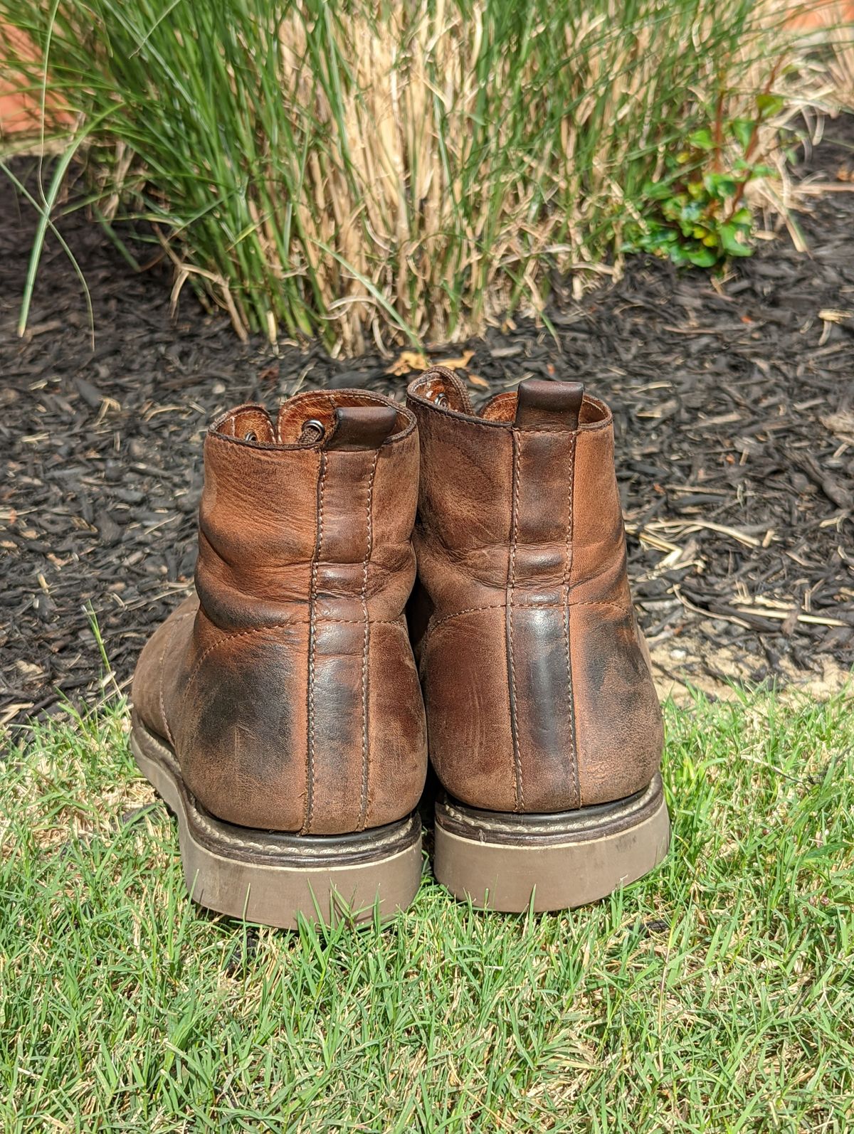 Photo by patinathunderdome on May 5, 2022 of the Golden Fox 6" Boondocker Boots in Fudge Crazy Horse.