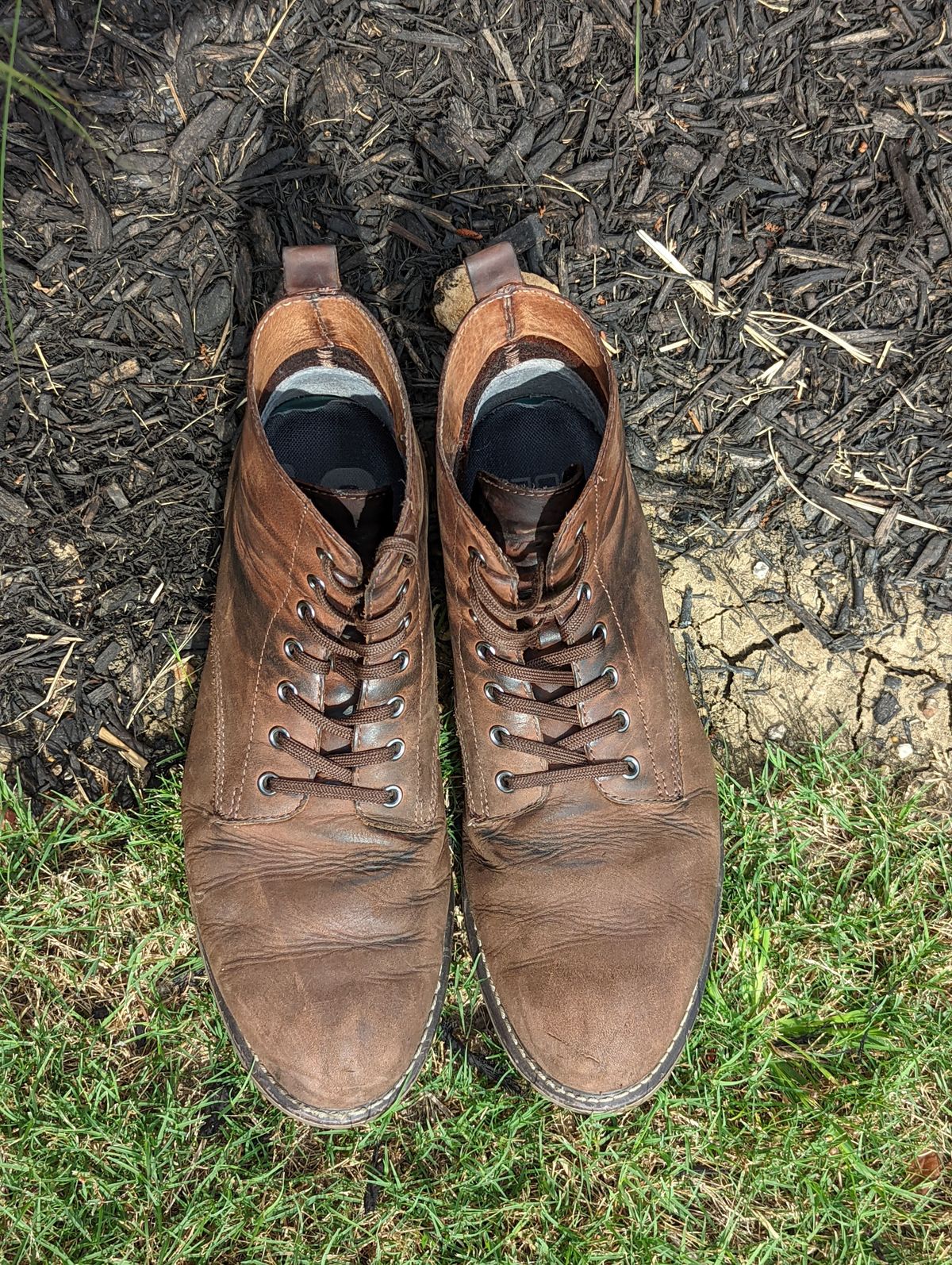 Photo by patinathunderdome on May 5, 2022 of the Golden Fox 6" Boondocker Boots in Fudge Crazy Horse.