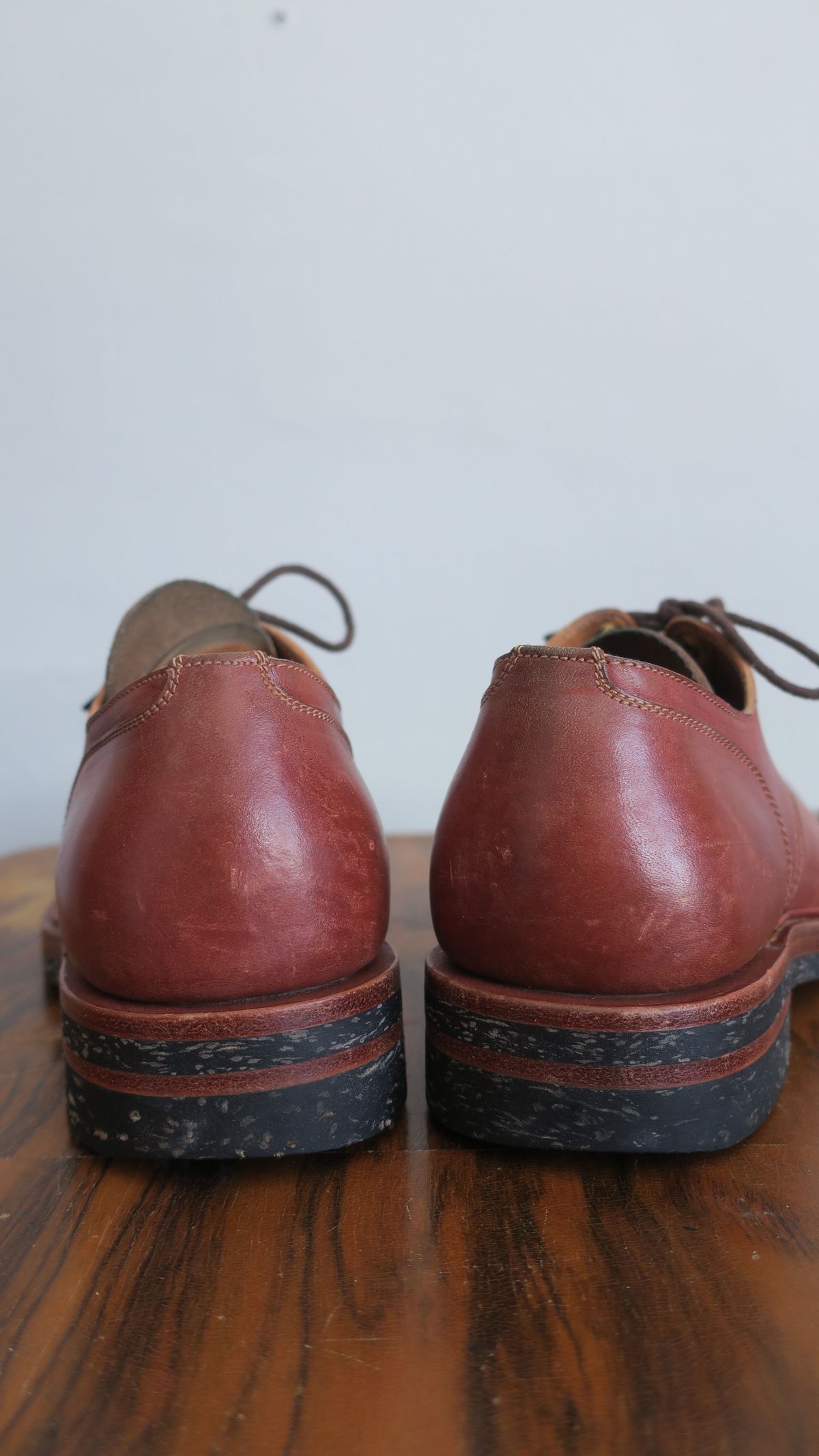 Photo by patinathunderdome on February 3, 2022 of the Sagara x Stitchdown Bandung Derby in Conceria Cloe Mahogany Horsebutt.