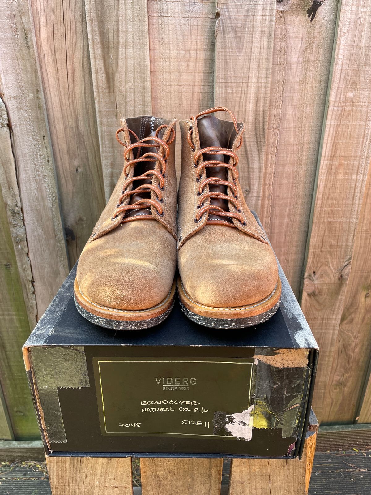 Photo by patinathunderdome on October 1, 2023 of the Viberg Boondocker in Horween Natural Chromexcel Roughout.