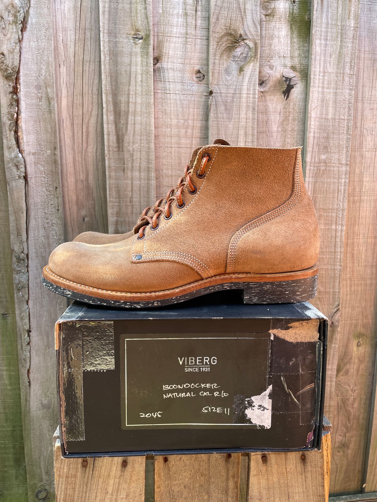Photo by patinathunderdome on October 1, 2023 of the Viberg Boondocker in Horween Natural Chromexcel Roughout.