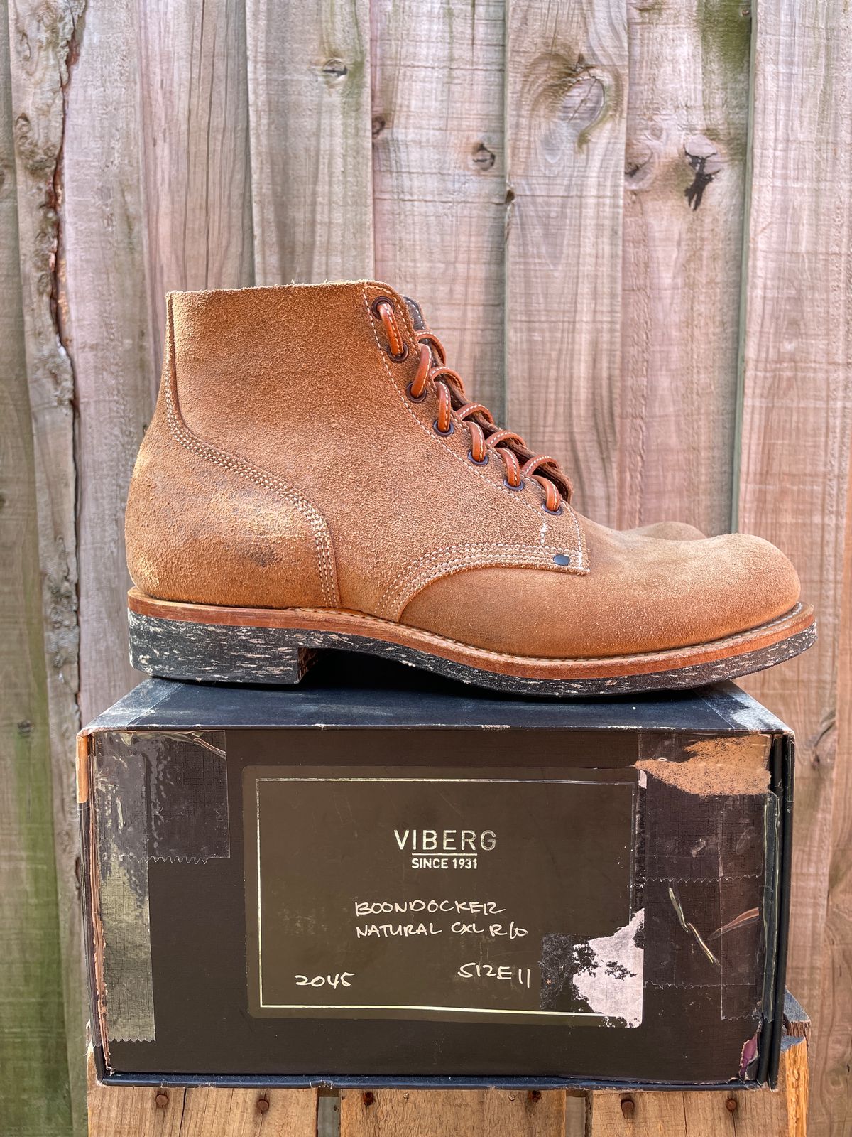 Photo by patinathunderdome on October 1, 2023 of the Viberg Boondocker in Horween Natural Chromexcel Roughout.