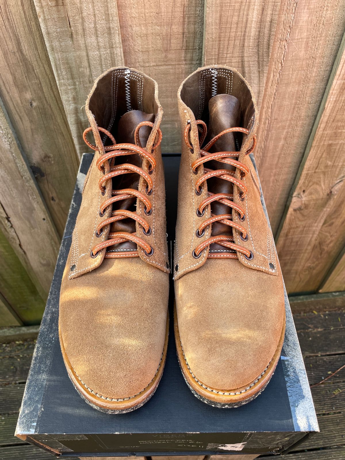 Photo by patinathunderdome on October 1, 2023 of the Viberg Boondocker in Horween Natural Chromexcel Roughout.