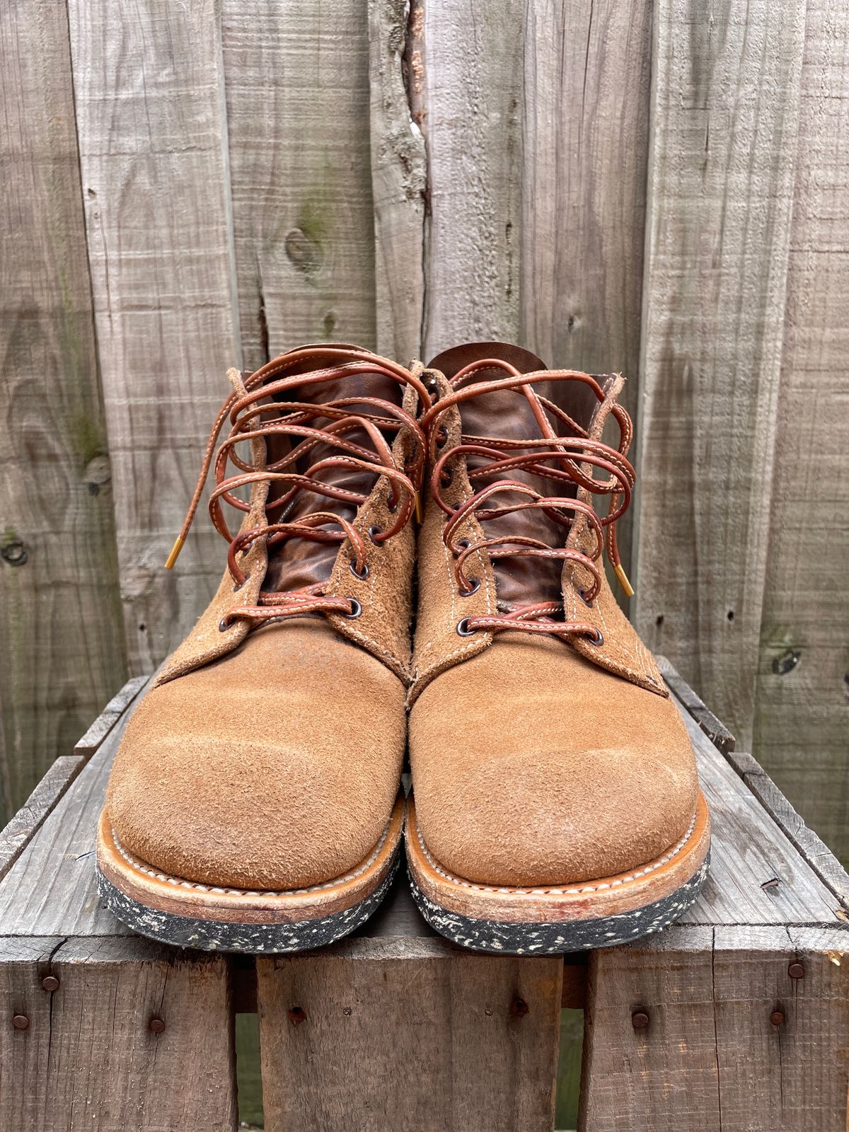 Photo by patinathunderdome on November 2, 2023 of the Viberg Boondocker in Horween Natural Chromexcel Roughout.