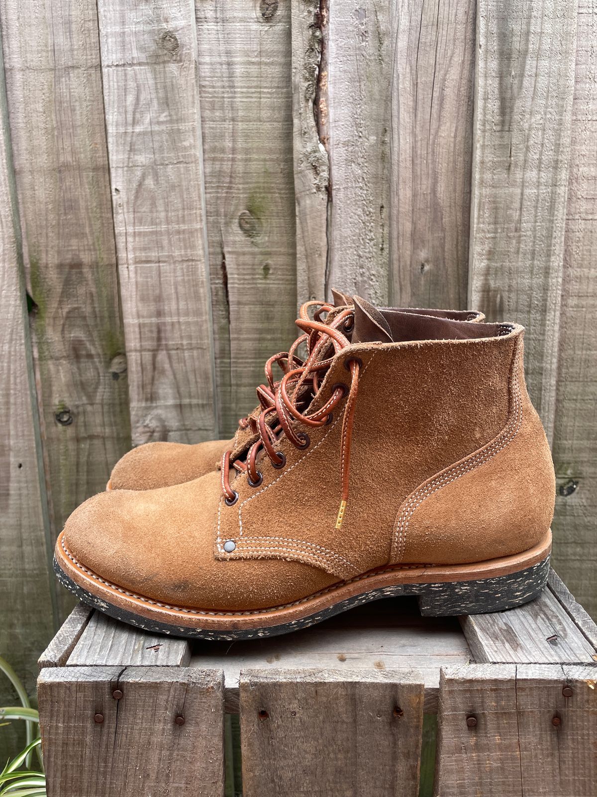 Photo by patinathunderdome on November 2, 2023 of the Viberg Boondocker in Horween Natural Chromexcel Roughout.