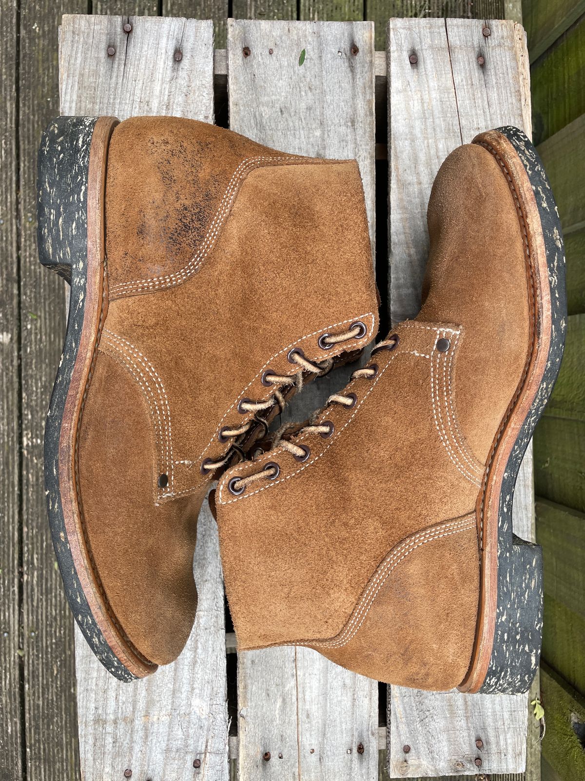 Photo by patinathunderdome on March 3, 2024 of the Viberg Boondocker in Horween Natural Chromexcel Roughout.