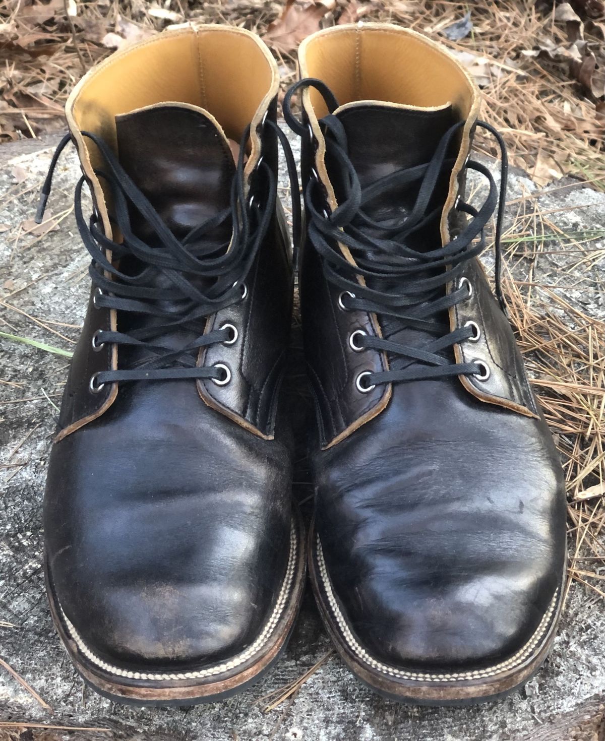Photo by patinathunderdome on February 4, 2022 of the Viberg Service Boot in Shinki Black Latigo Teacore Horsehide.