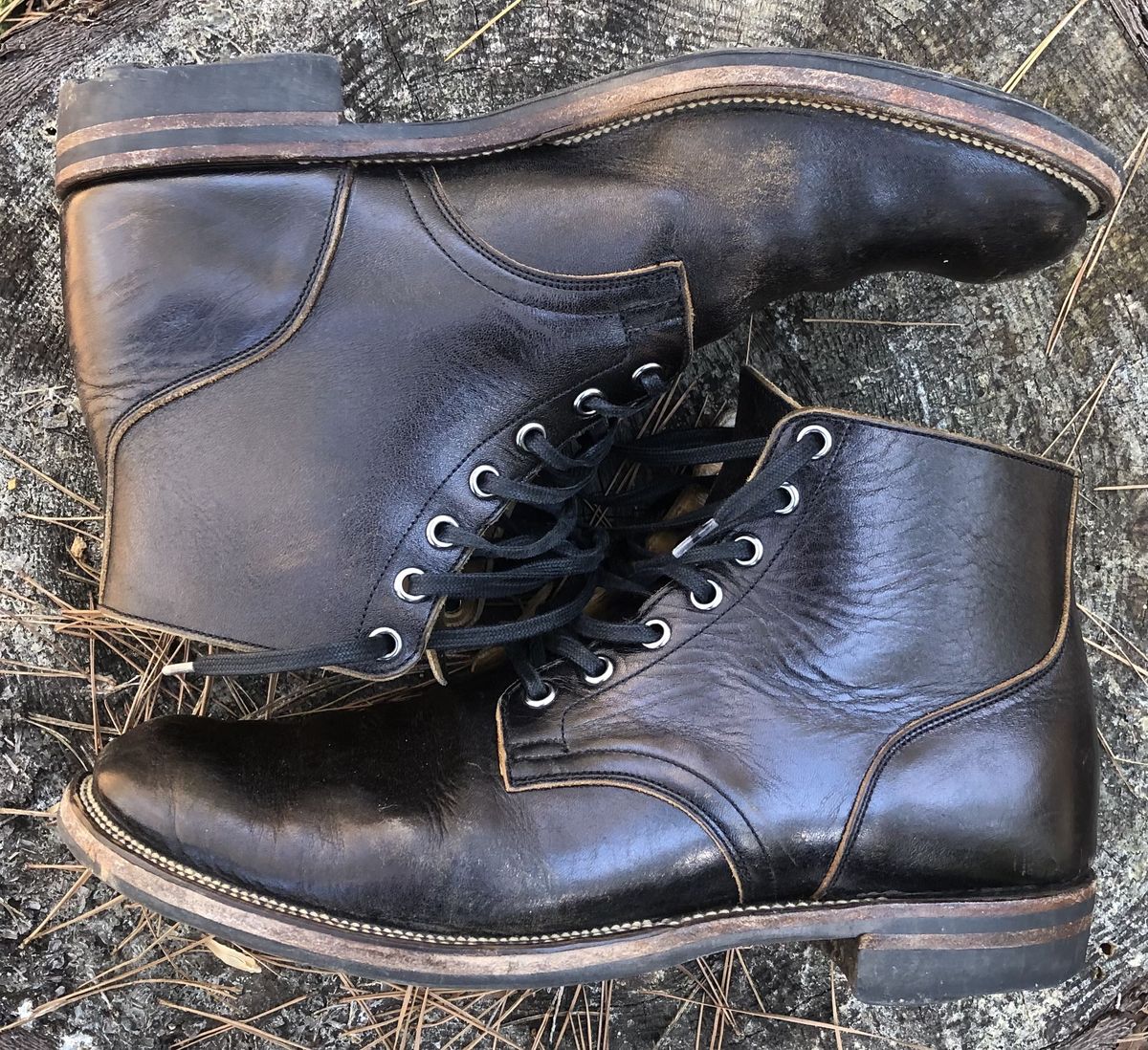 Photo by patinathunderdome on March 4, 2022 of the Viberg Service Boot in Shinki Black Latigo Teacore Horsehide.