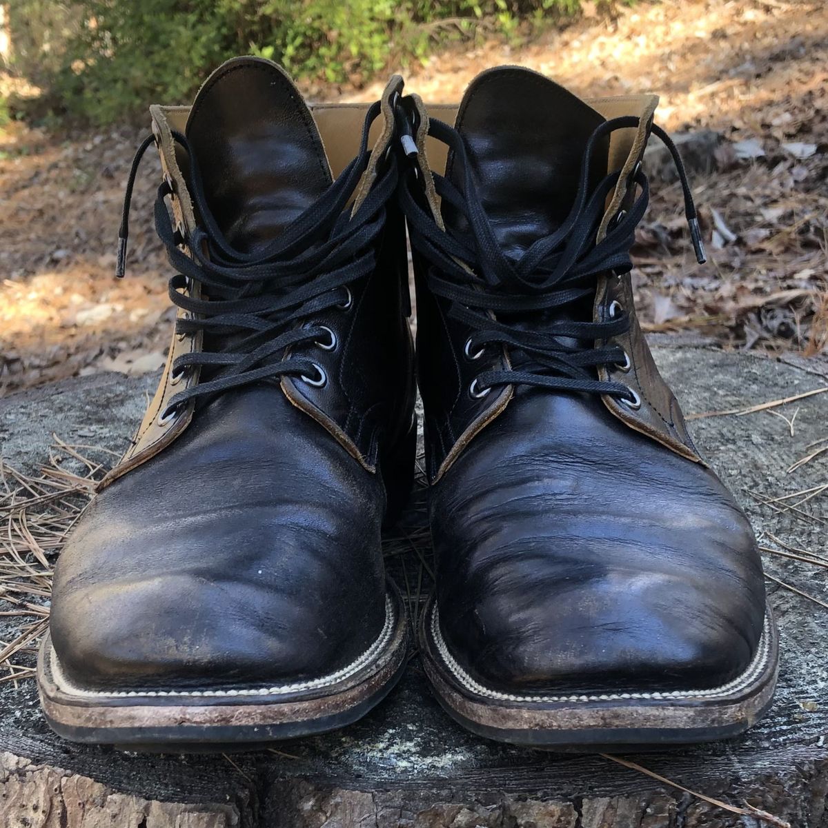 Photo by patinathunderdome on March 4, 2022 of the Viberg Service Boot in Shinki Black Latigo Teacore Horsehide.