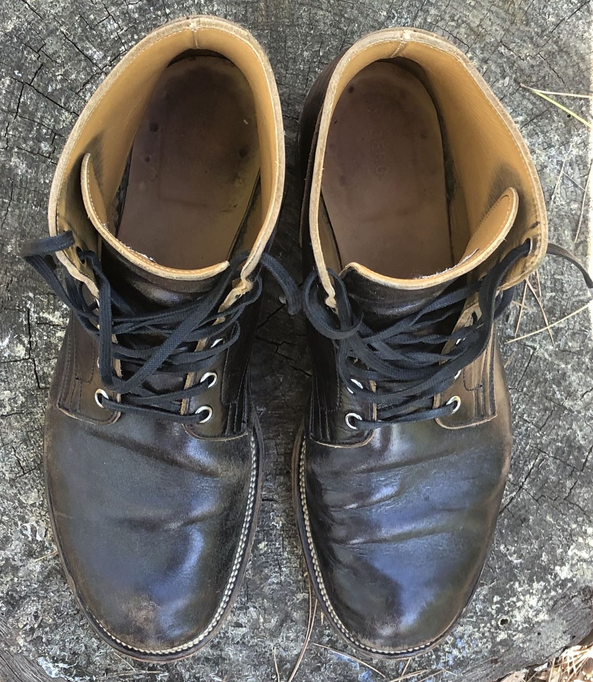 Photo by patinathunderdome on April 2, 2022 of the Viberg Service Boot in Shinki Black Latigo Teacore Horsehide.