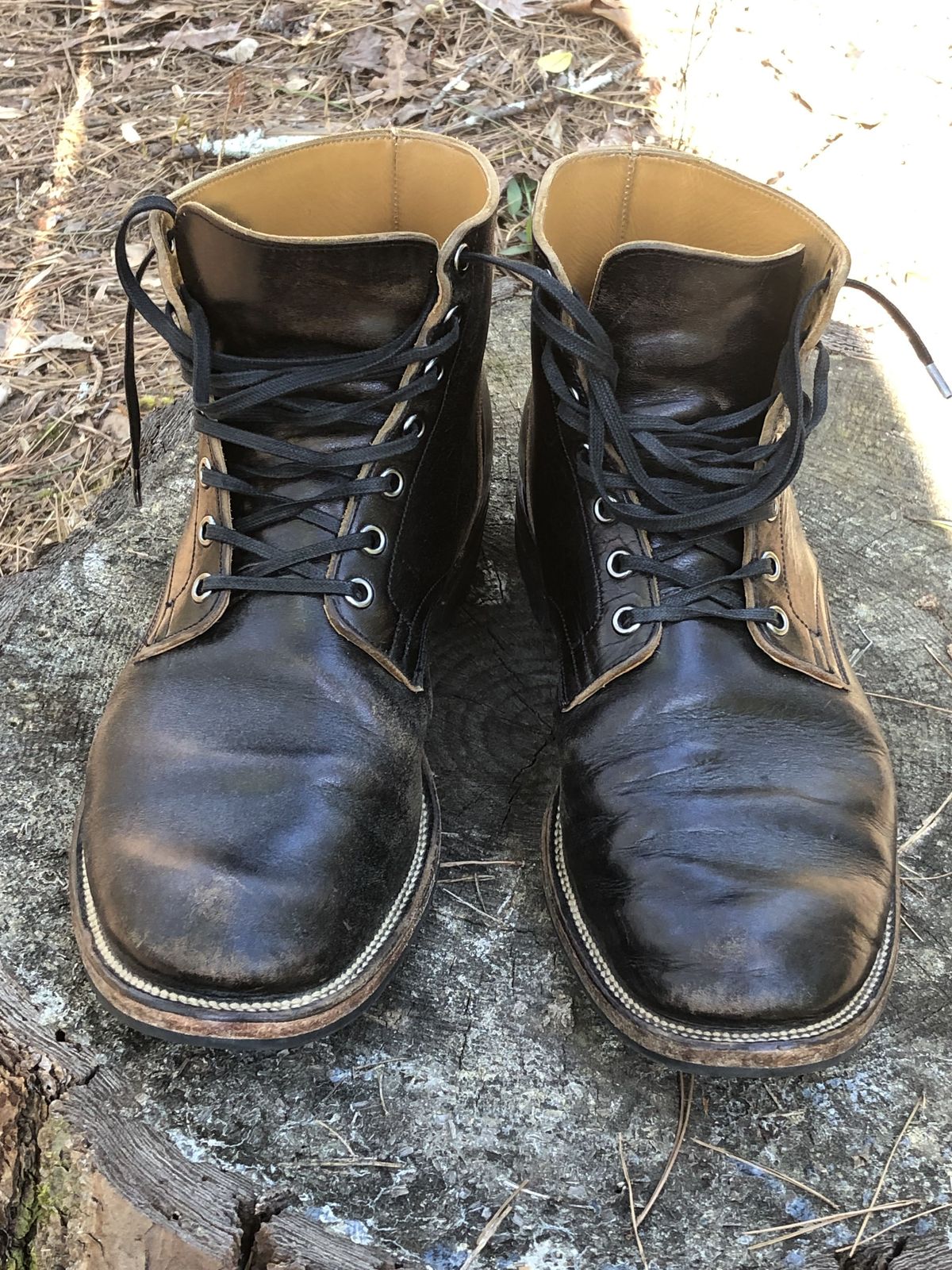 Photo by patinathunderdome on April 2, 2022 of the Viberg Service Boot in Shinki Black Latigo Teacore Horsehide.