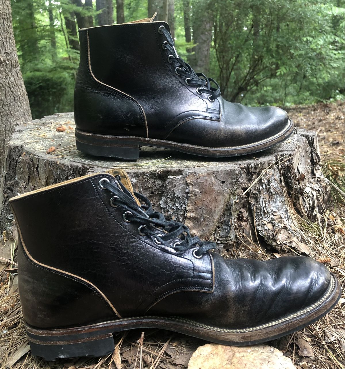 Photo by patinathunderdome on May 4, 2022 of the Viberg Service Boot in Shinki Black Latigo Teacore Horsehide.