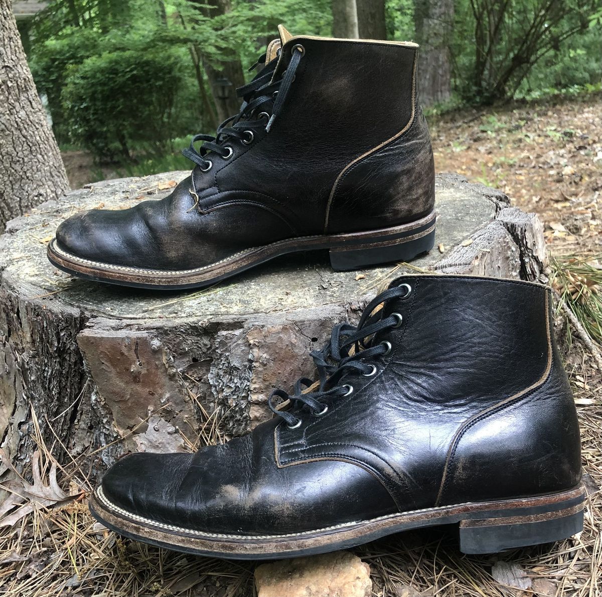 Photo by patinathunderdome on May 4, 2022 of the Viberg Service Boot in Shinki Black Latigo Teacore Horsehide.