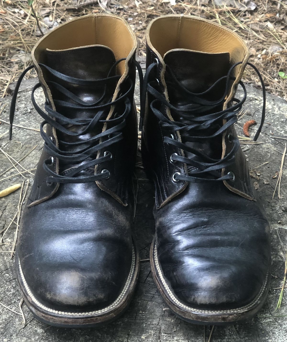 Photo by patinathunderdome on May 4, 2022 of the Viberg Service Boot in Shinki Black Latigo Teacore Horsehide.