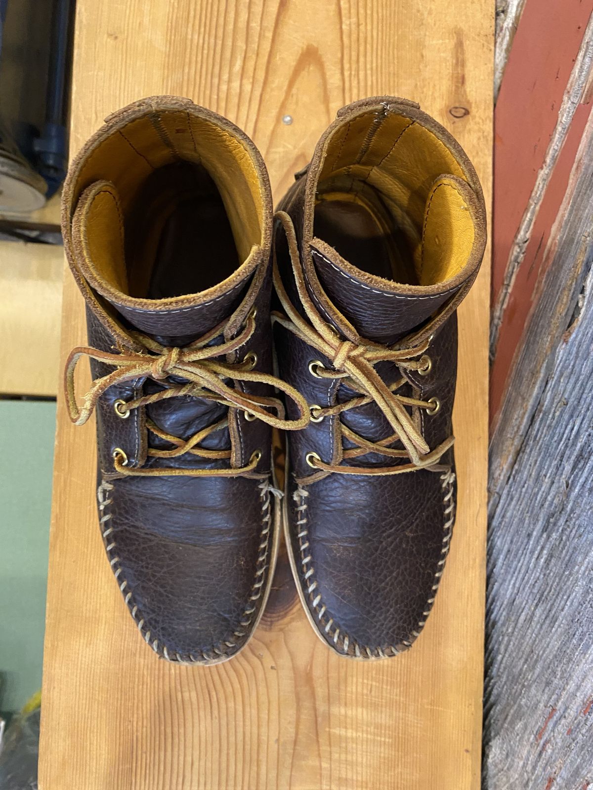 Photo by patinathunderdome on February 3, 2022 of the Fish Creek Moccasin Hardsole Boot in Tandy Mahogany Anilux Cowhide.