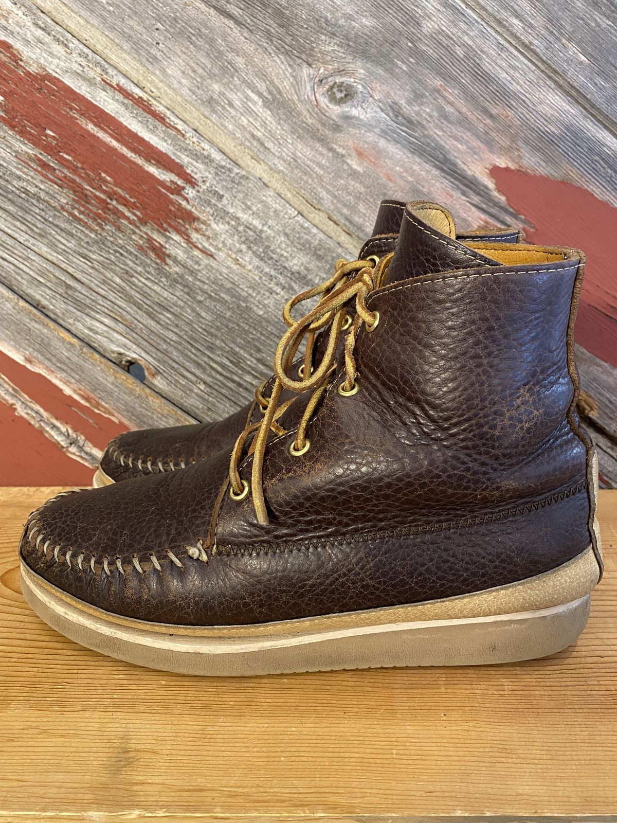 Photo by patinathunderdome on February 3, 2022 of the Fish Creek Moccasin Hardsole Boot in Tandy Mahogany Anilux Cowhide.