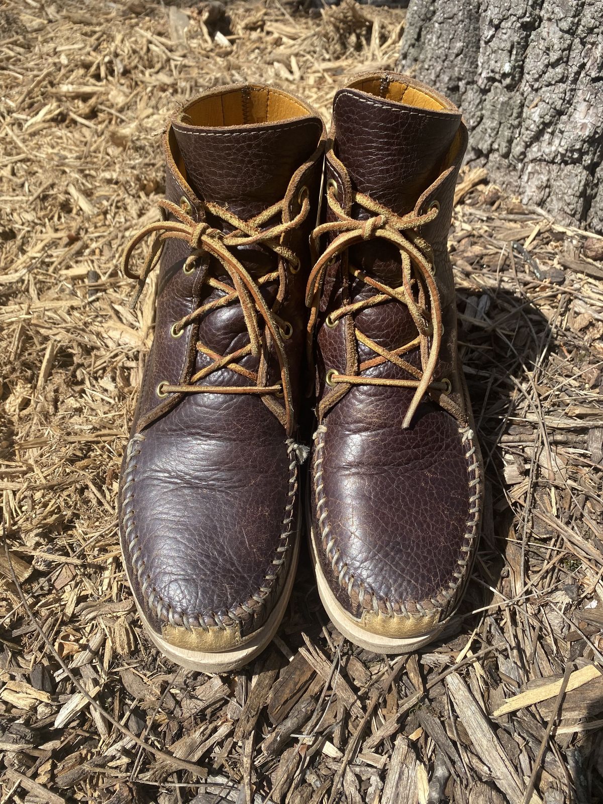 Photo by patinathunderdome on May 4, 2022 of the Fish Creek Moccasin Hardsole Boot in Tandy Mahogany Anilux Cowhide.