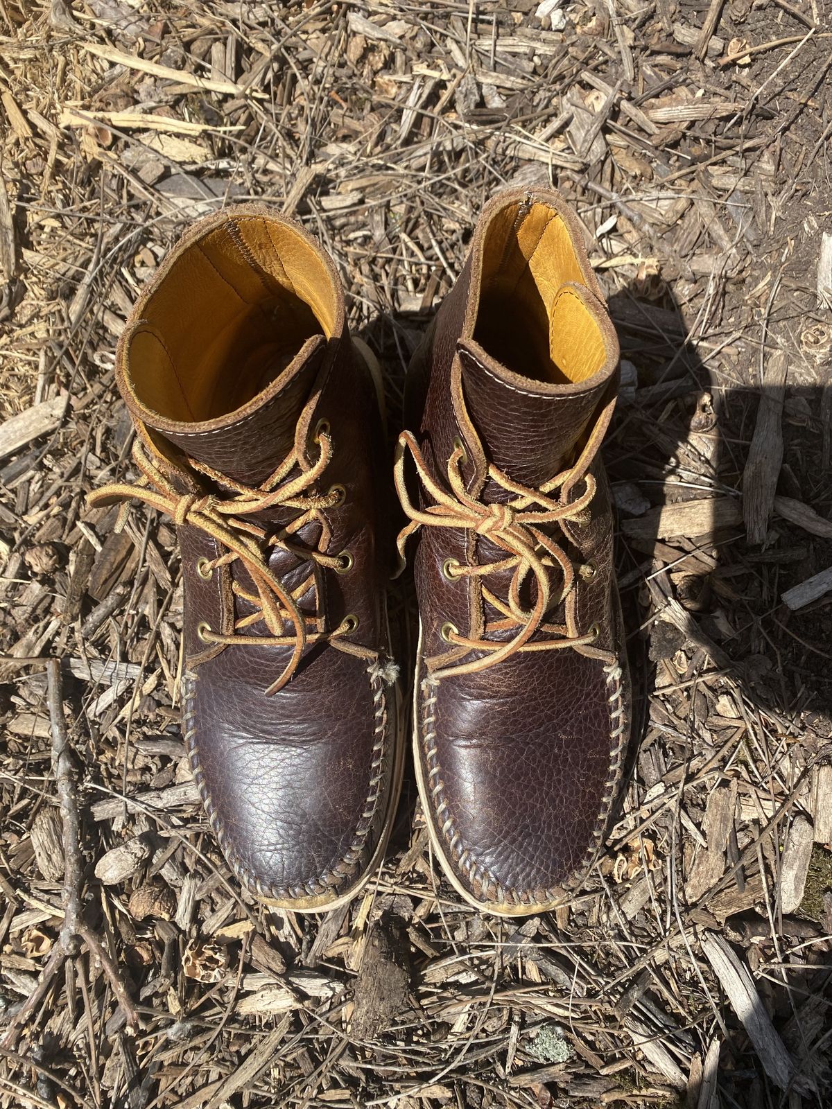 Photo by patinathunderdome on May 4, 2022 of the Fish Creek Moccasin Hardsole Boot in Tandy Mahogany Anilux Cowhide.