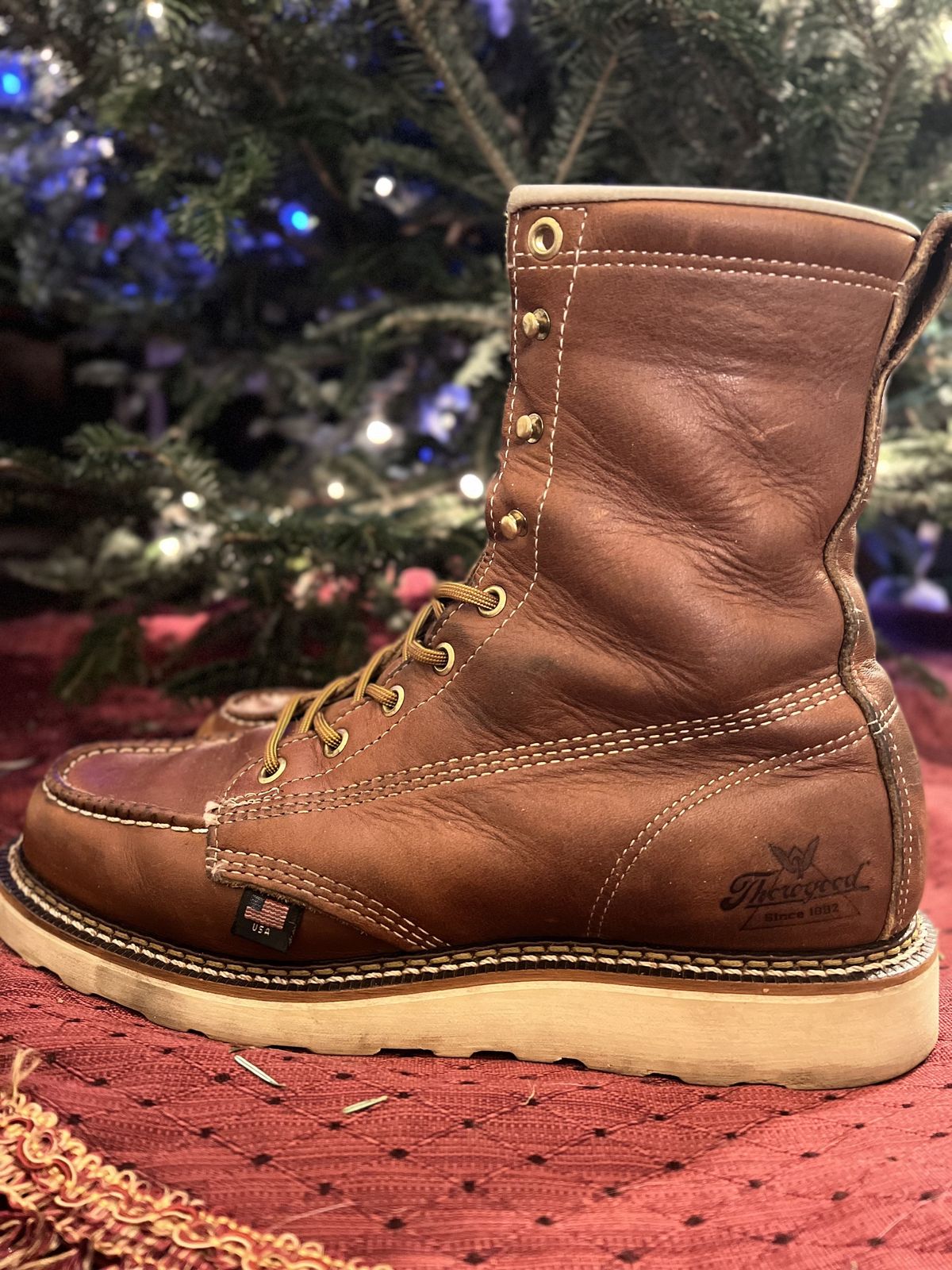 Photo by patinathunderdome on December 2, 2021 of the Thorogood 8" Moc Toe in Tobacco Gladiator Oil-Tanned.