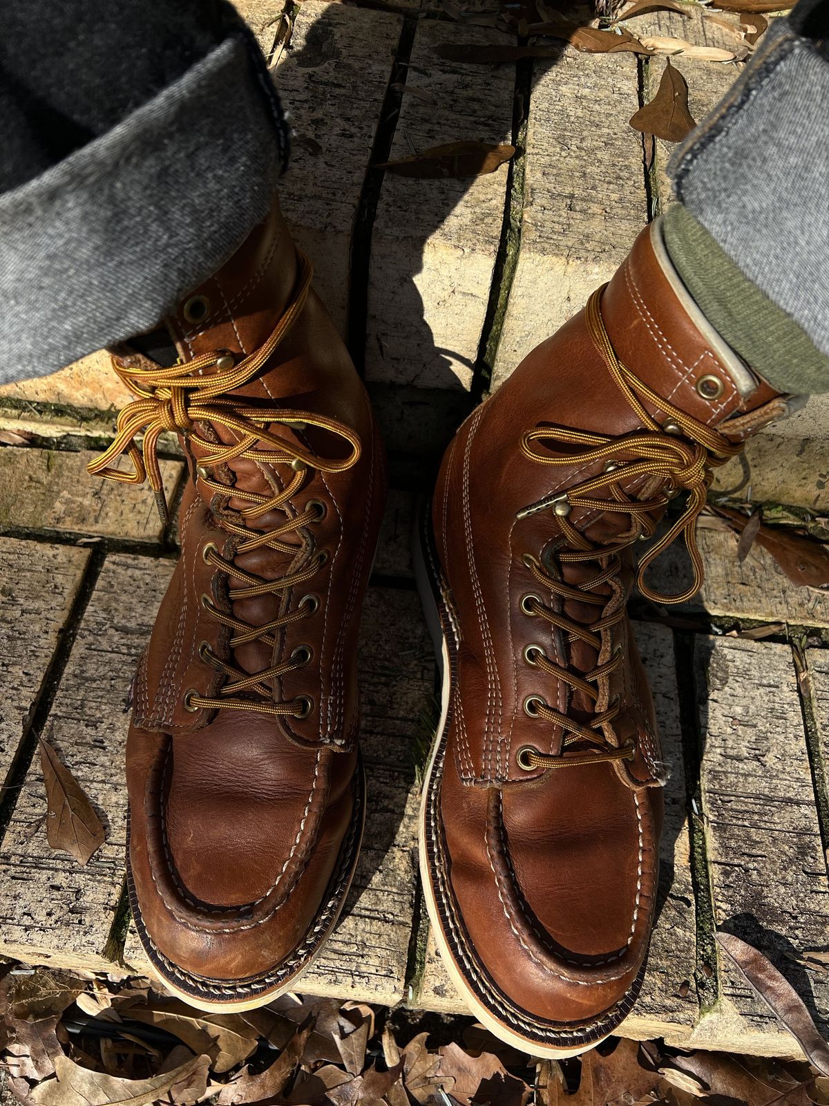 Photo by patinathunderdome on January 3, 2022 of the Thorogood 8" Moc Toe in Tobacco Gladiator Oil-Tanned.