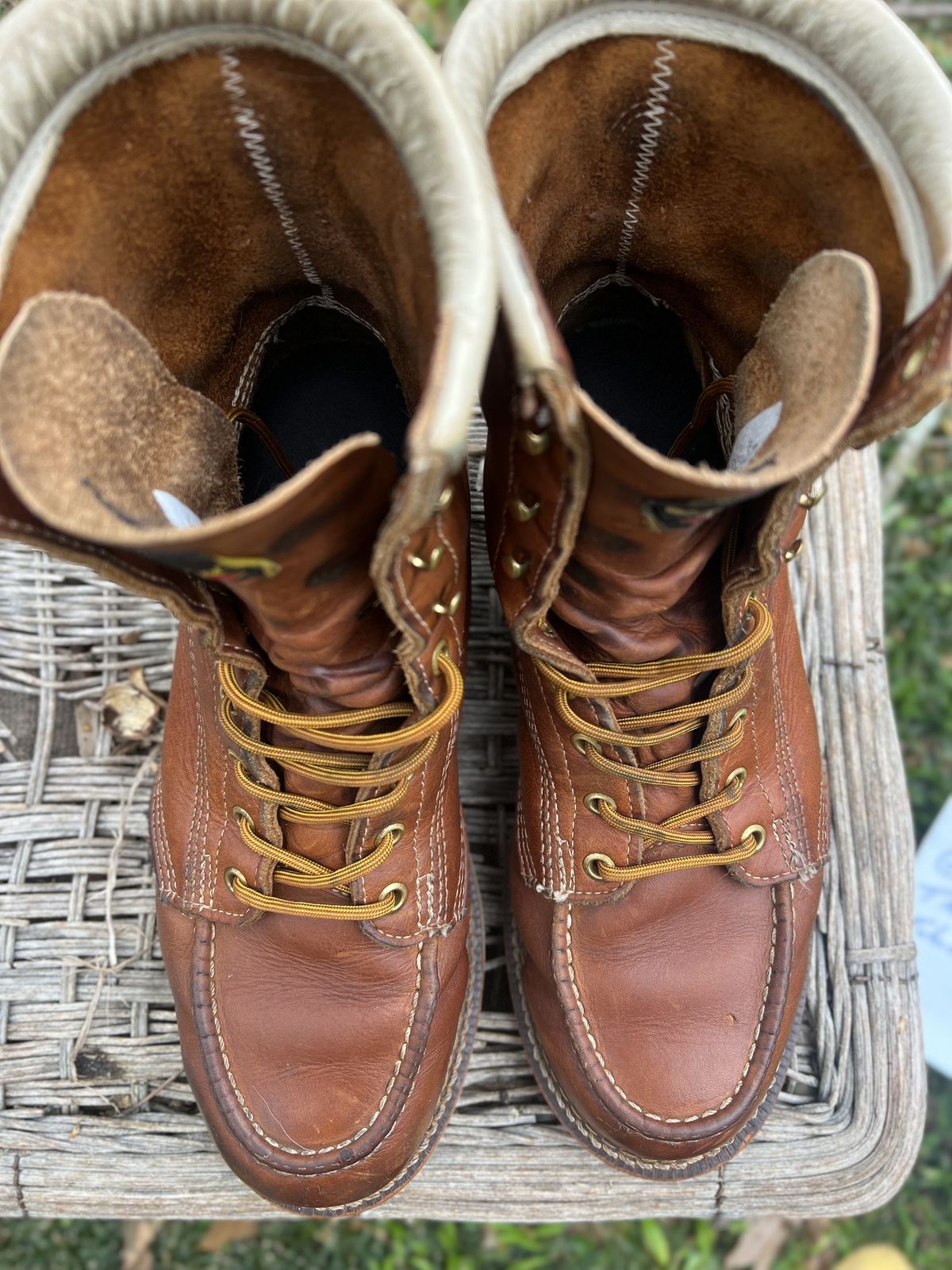 Photo by patinathunderdome on April 2, 2022 of the Thorogood 8" Moc Toe in Tobacco Gladiator Oil-Tanned.